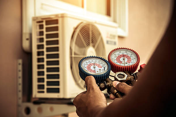 Professional Ac Installation technician working in Bon Secour, AL